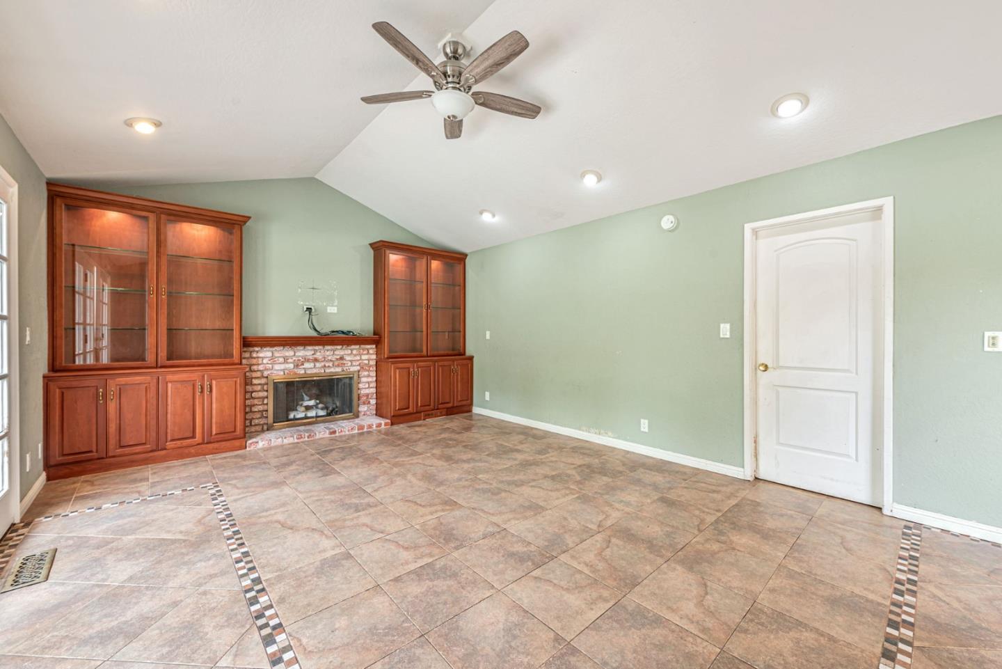 Detail Gallery Image 9 of 36 For 21719 Beaven Dr, Cupertino,  CA 95014 - 5 Beds | 2/1 Baths