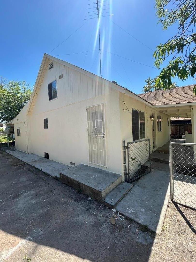 Detail Gallery Image 2 of 29 For 112 E St, Empire,  CA 95319 - 3 Beds | 2 Baths