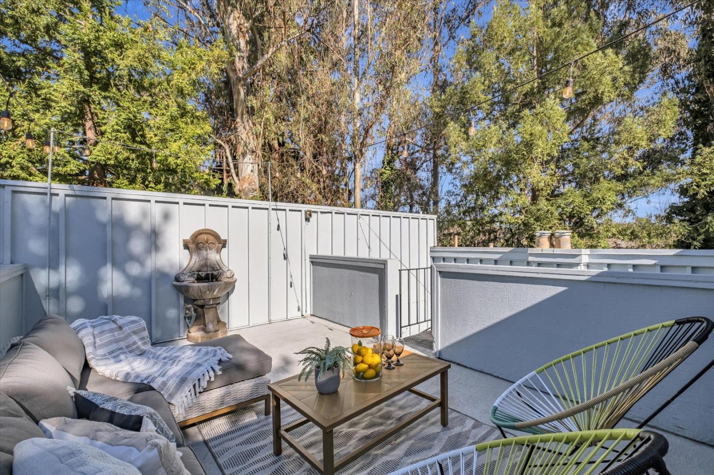 Detail Gallery Image 2 of 32 For 2082 Wharf Rd, Capitola,  CA 95010 - 2 Beds | 2/1 Baths