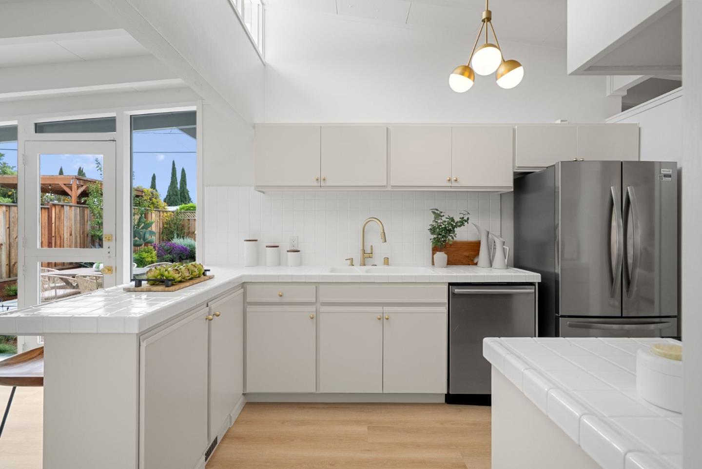Detail Gallery Image 9 of 31 For 3480 Mauricia Ave, Santa Clara,  CA 95051 - 4 Beds | 2 Baths