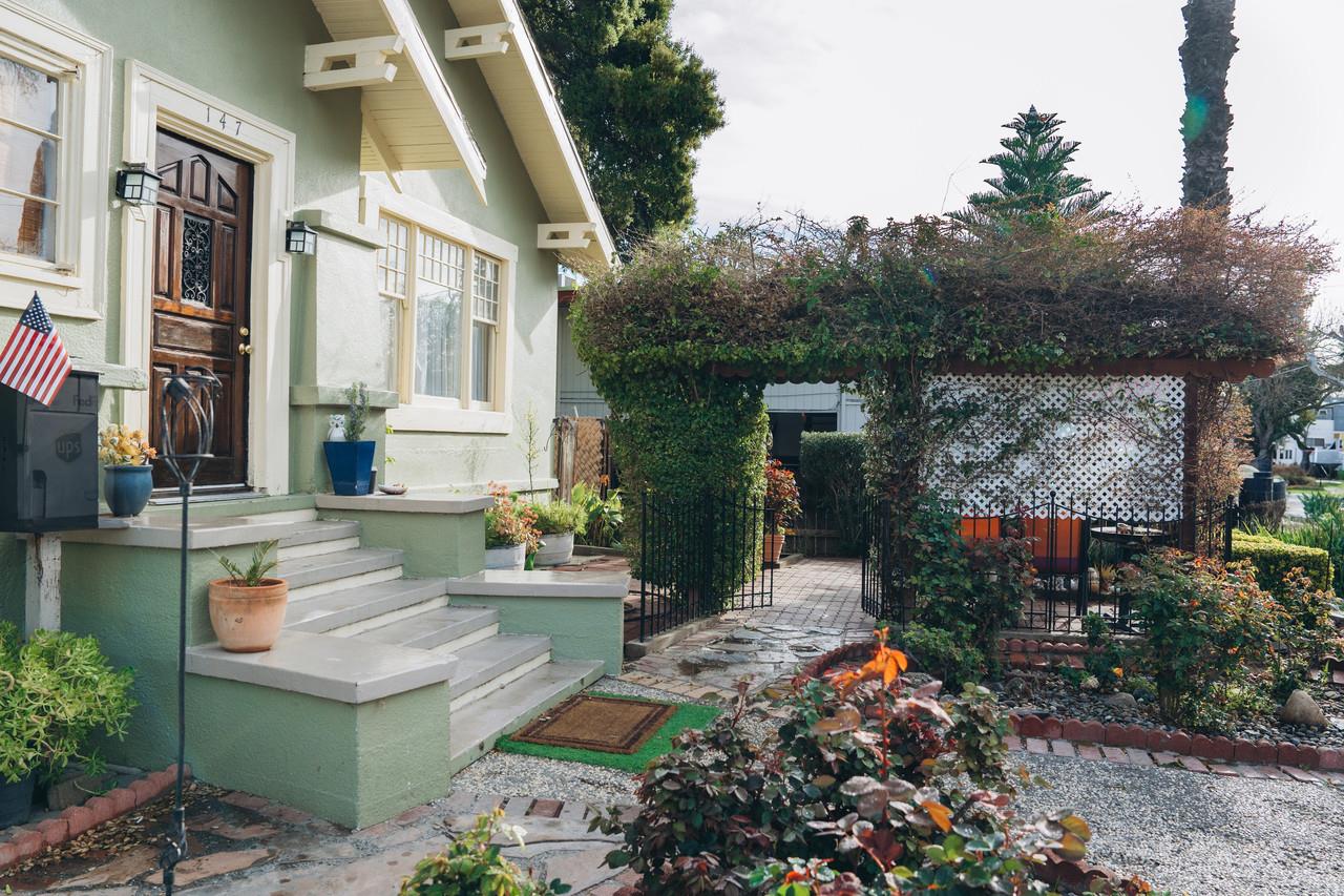 Detail Gallery Image 2 of 16 For 147 Oak Ave, Woodland,  CA 95695 - 7 Beds | 3/1 Baths