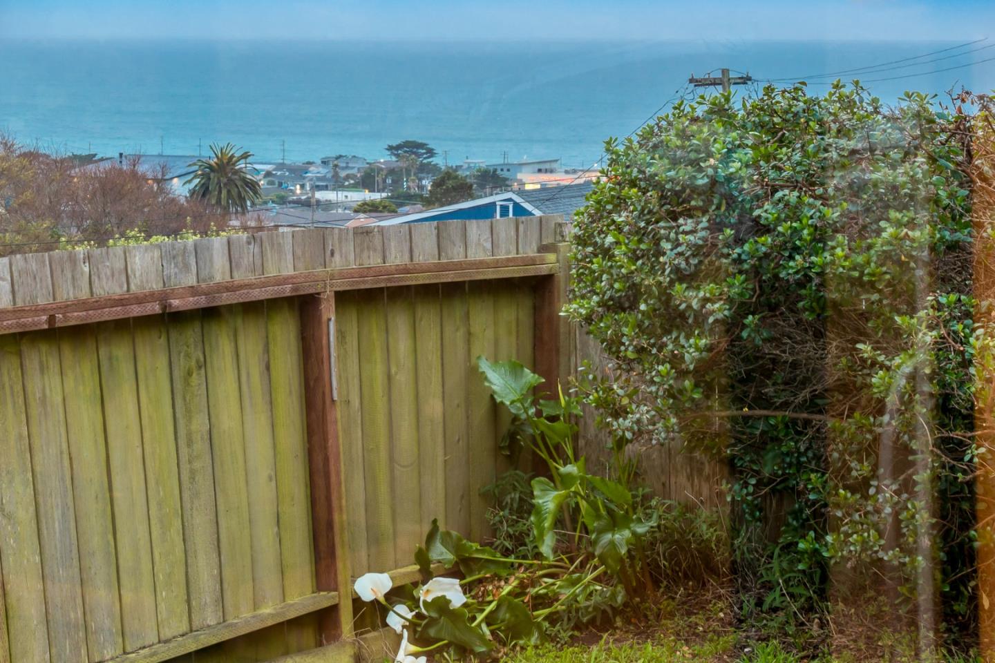 Detail Gallery Image 2 of 26 For 443 Monterey Rd, Pacifica,  CA 94044 - 3 Beds | 2 Baths