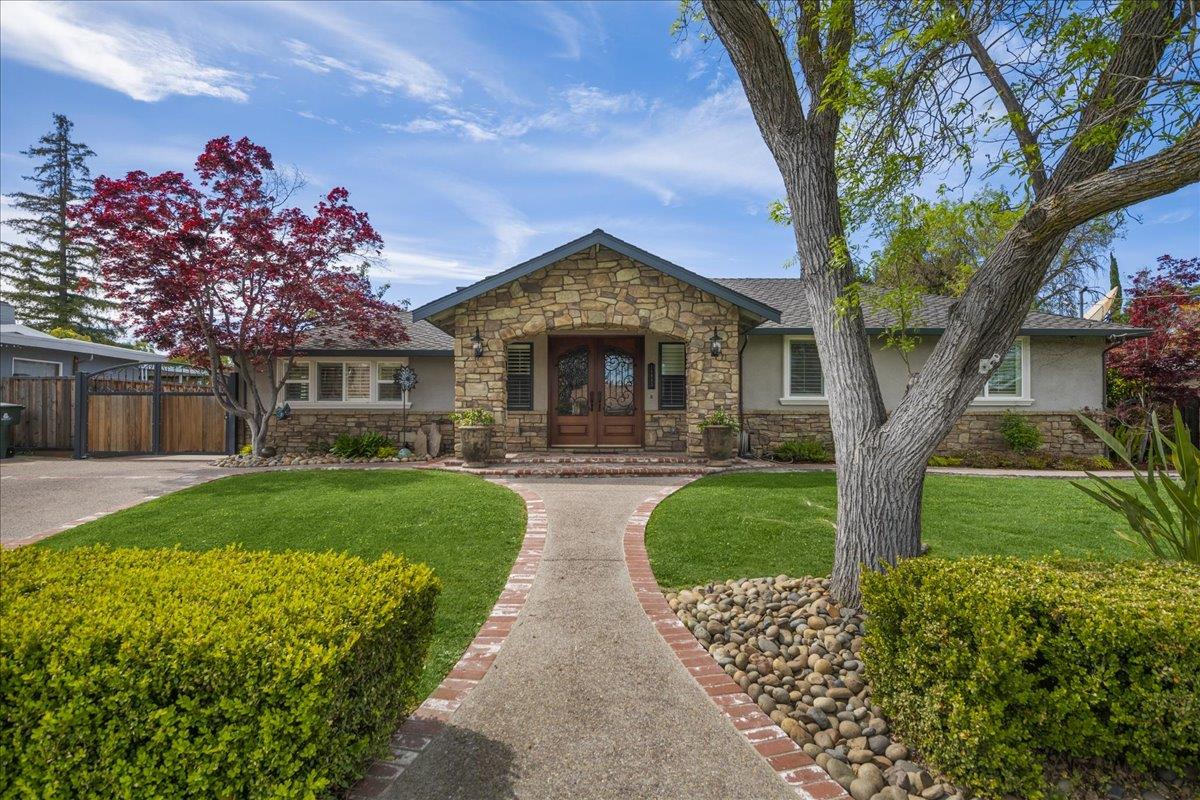 Detail Gallery Image 2 of 62 For 14843 Holden Way, San Jose,  CA 95124 - 4 Beds | 2 Baths