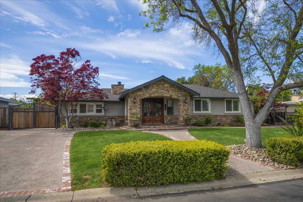 Detail Gallery Image 3 of 62 For 14843 Holden Way, San Jose,  CA 95124 - 4 Beds | 2 Baths