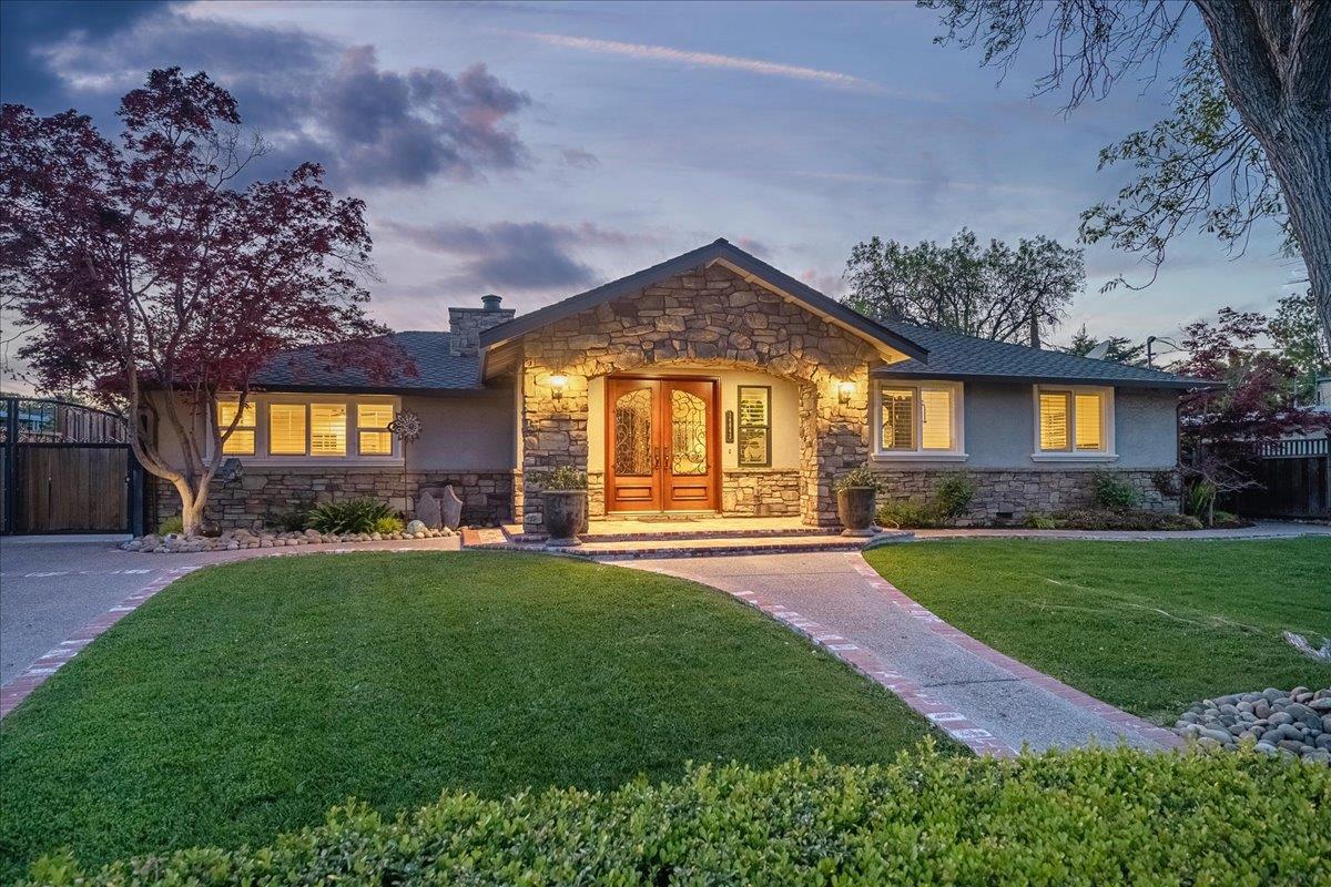 Detail Gallery Image 4 of 62 For 14843 Holden Way, San Jose,  CA 95124 - 4 Beds | 2 Baths