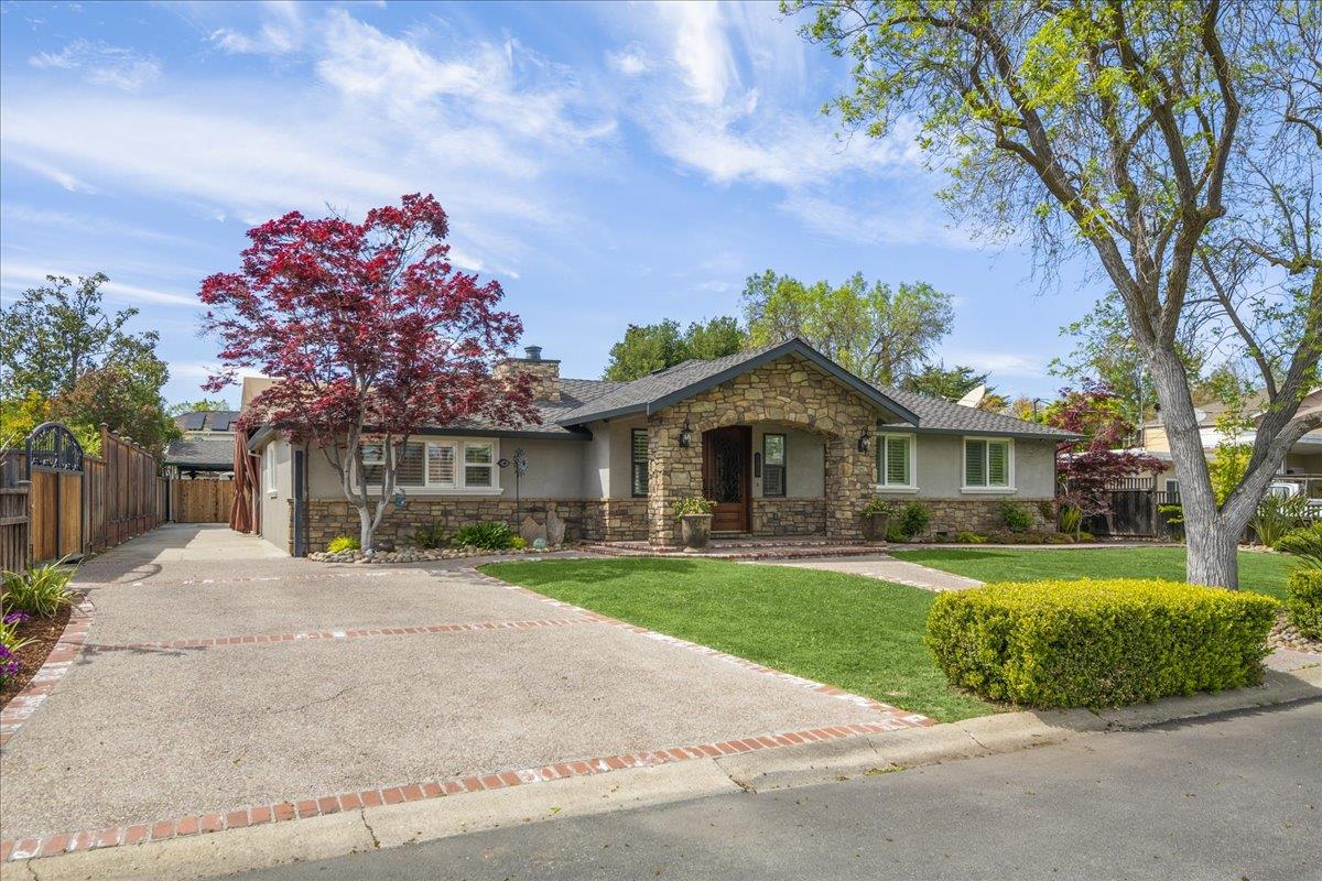 Detail Gallery Image 6 of 62 For 14843 Holden Way, San Jose,  CA 95124 - 4 Beds | 2 Baths