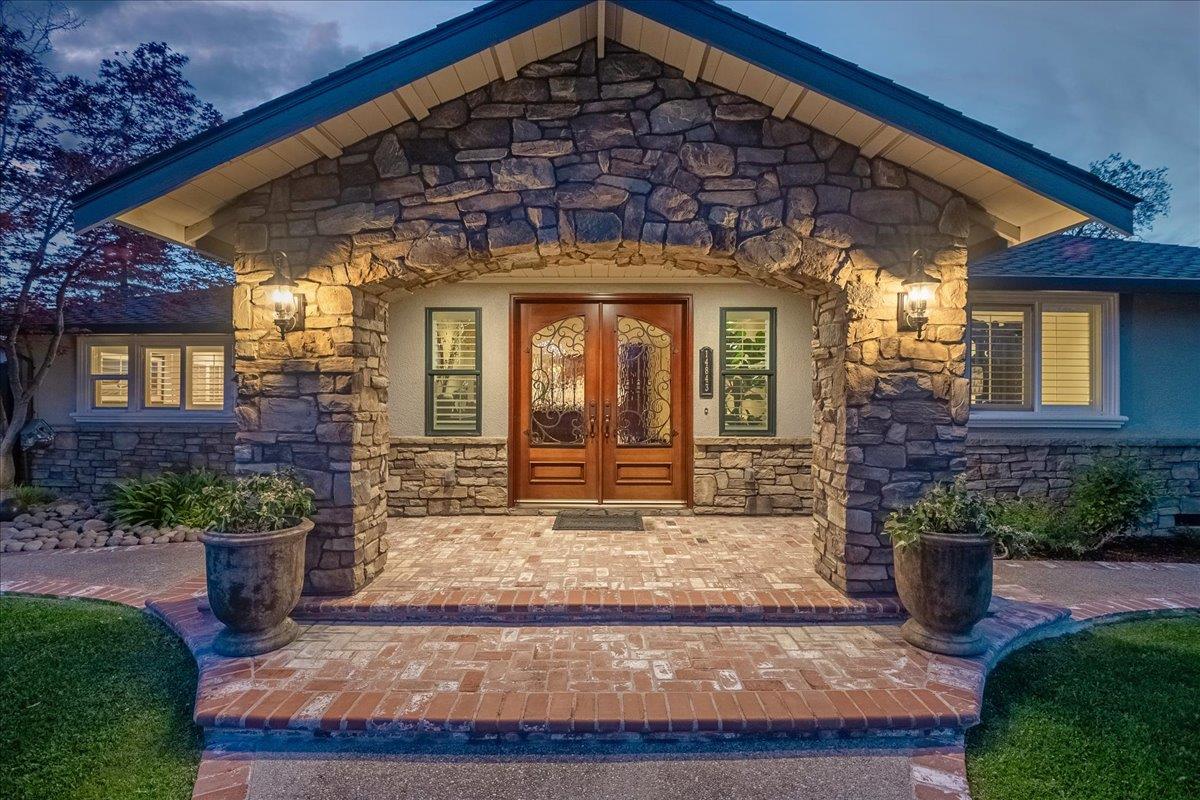 Detail Gallery Image 9 of 62 For 14843 Holden Way, San Jose,  CA 95124 - 4 Beds | 2 Baths