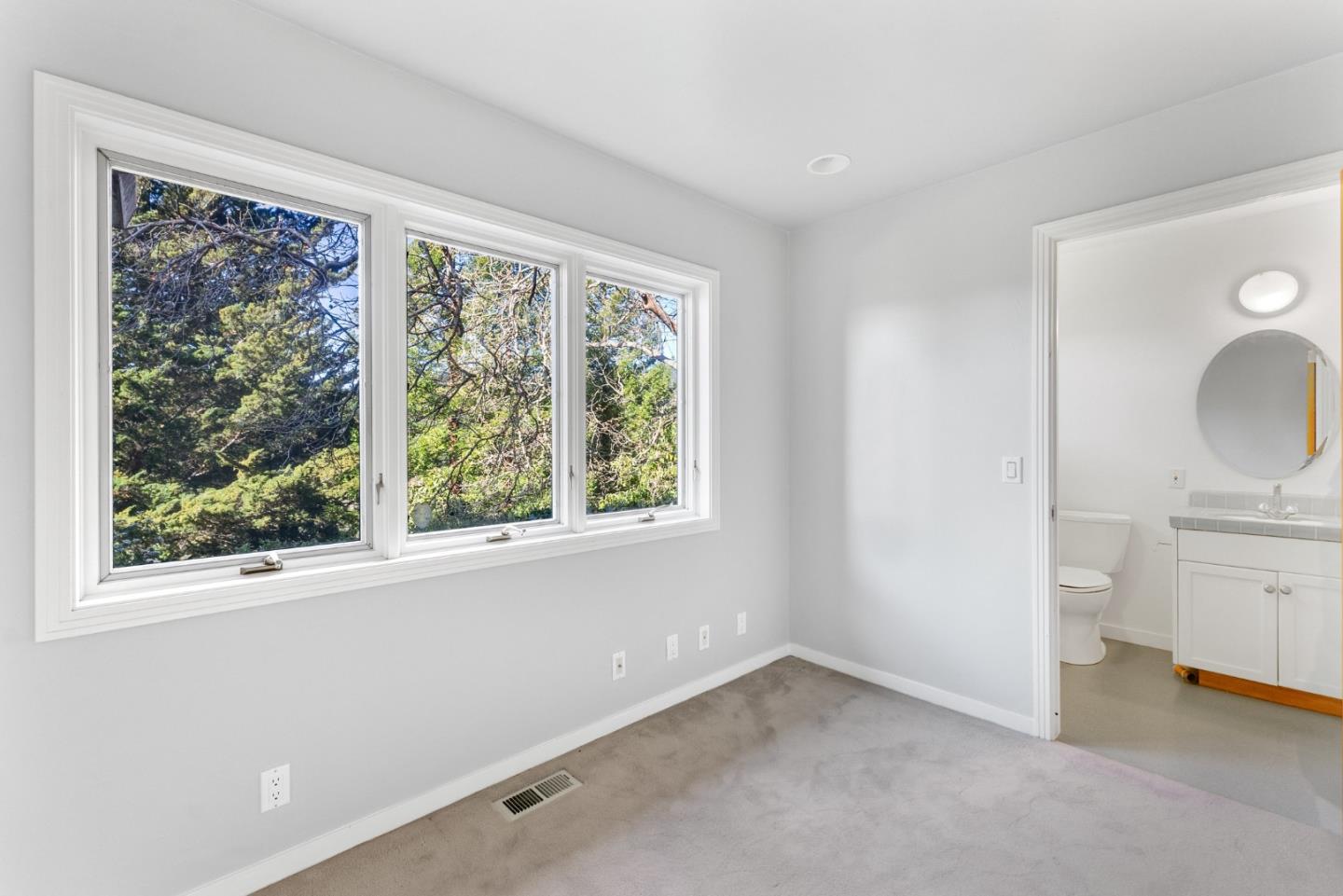 Detail Gallery Image 18 of 34 For 2222 Ocean Street Ext, Santa Cruz,  CA 95060 - 4 Beds | 3 Baths