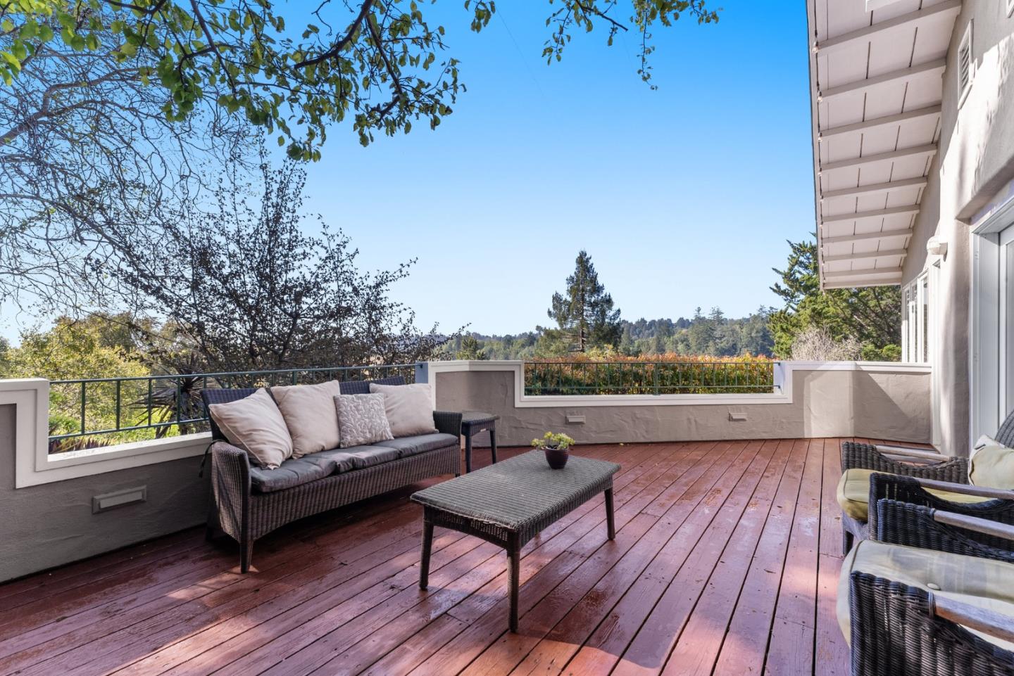 Detail Gallery Image 25 of 34 For 2222 Ocean Street Ext, Santa Cruz,  CA 95060 - 4 Beds | 3 Baths