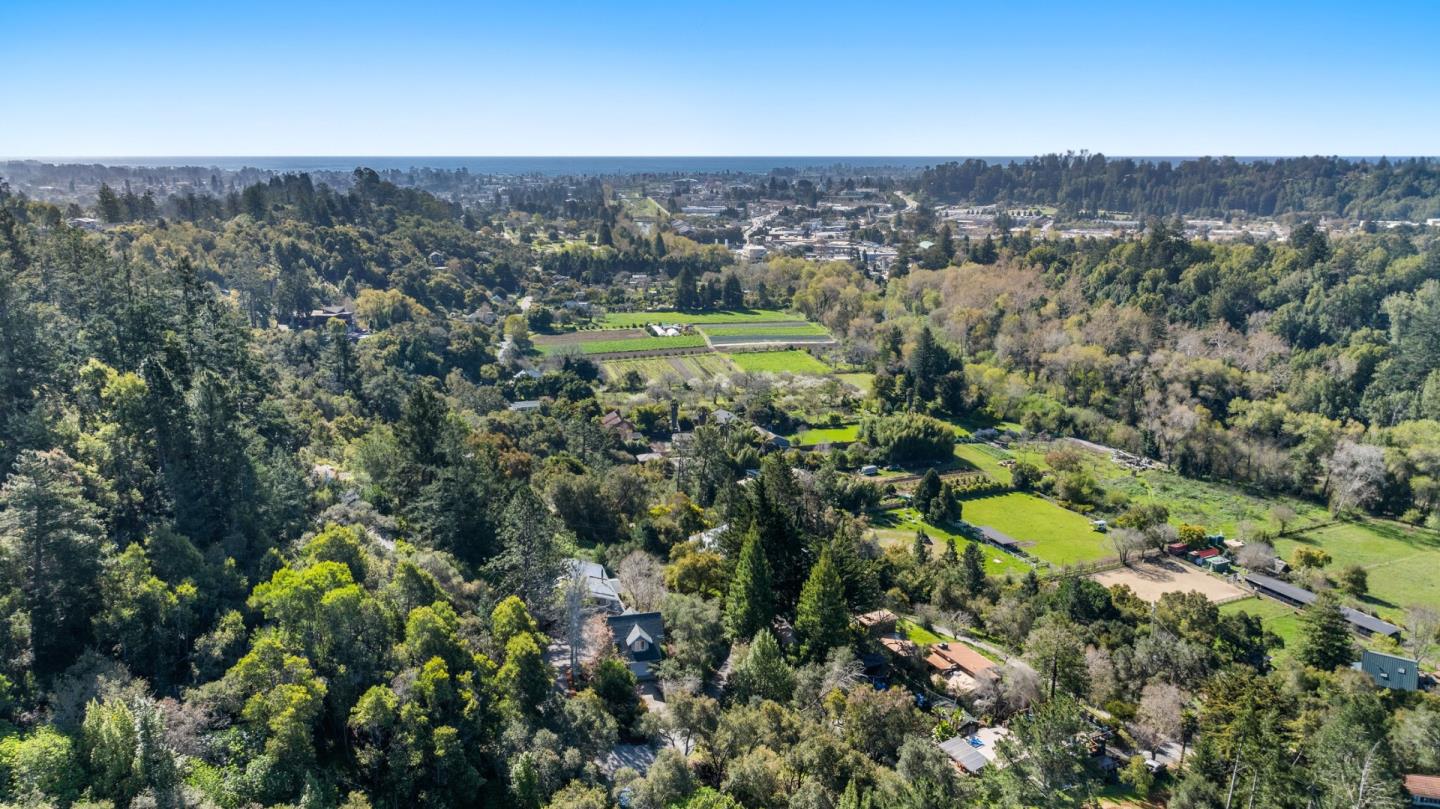 Detail Gallery Image 30 of 34 For 2222 Ocean Street Ext, Santa Cruz,  CA 95060 - 4 Beds | 3 Baths
