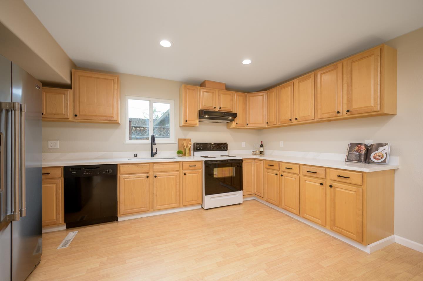 Detail Gallery Image 7 of 16 For 2492 Ottawa Way, San Jose,  CA 95130 - 4 Beds | 2 Baths