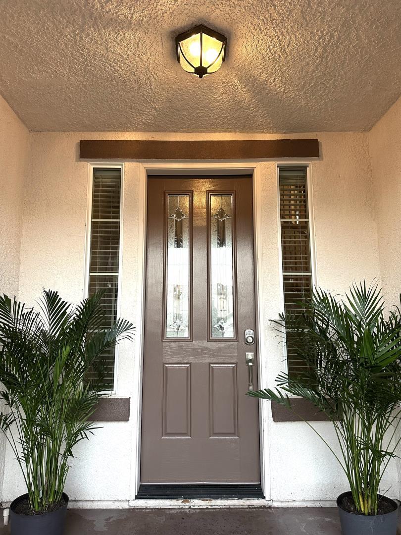 Detail Gallery Image 2 of 30 For 9224 Purple Skies Ct, Elk Grove,  CA 95624 - 4 Beds | 4/1 Baths
