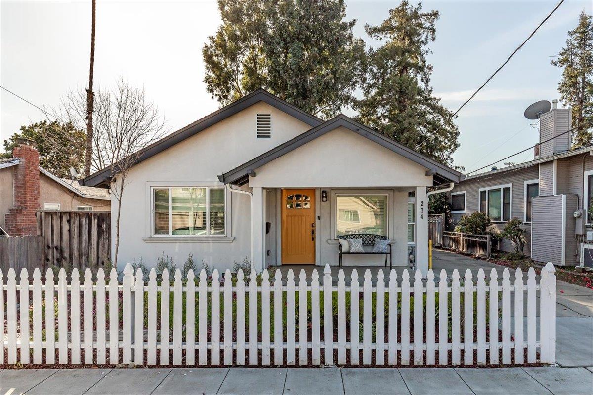 Detail Gallery Image 2 of 25 For 274 Brooklyn Ave, San Jose,  CA 95128 - 4 Beds | 2 Baths