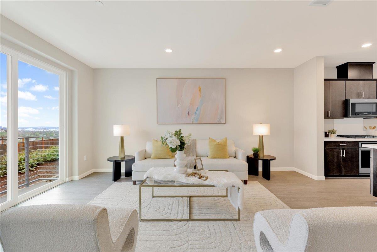 Detail Gallery Image 2 of 46 For 223 Agustin Narvaez St #4,  San Jose,  CA 95136 - 3 Beds | 3/1 Baths