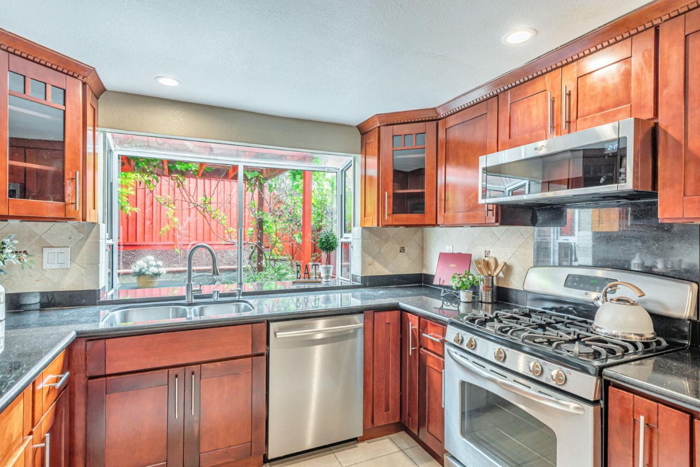 Detail Gallery Image 12 of 51 For 2290 Lynwood Ter, Milpitas,  CA 95035 - 3 Beds | 3 Baths
