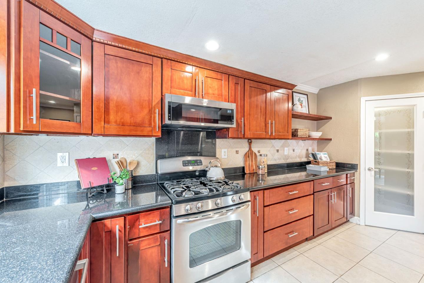Detail Gallery Image 13 of 51 For 2290 Lynwood Ter, Milpitas,  CA 95035 - 3 Beds | 3 Baths