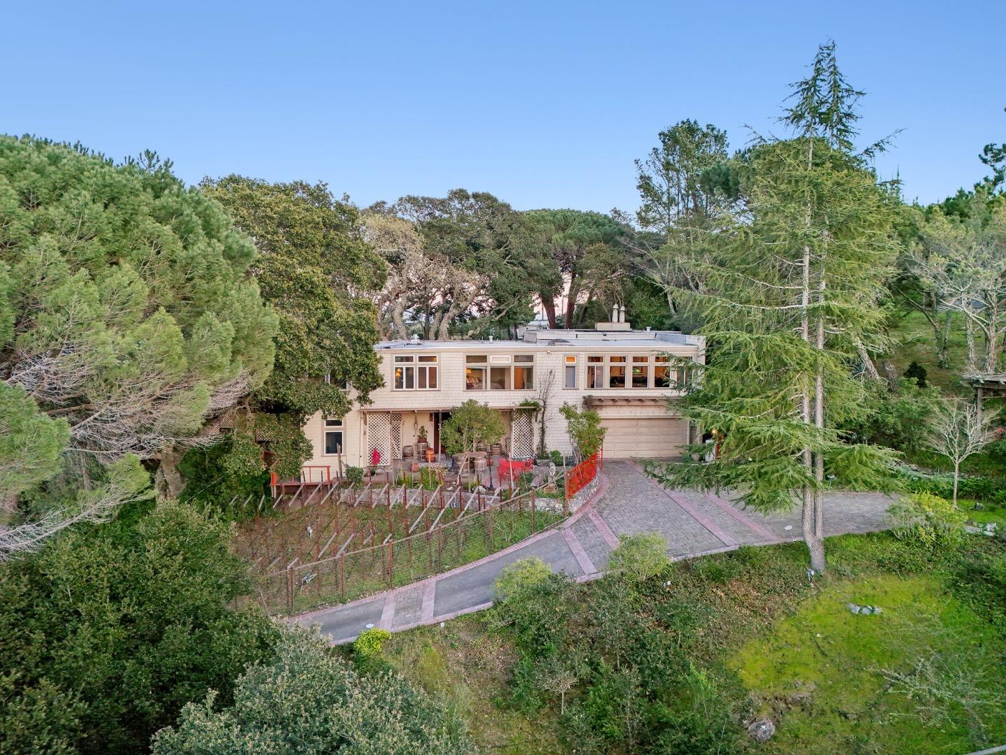 Detail Gallery Image 2 of 49 For 25 Oakhurst Rd, San Rafael,  CA 94901 - 4 Beds | 4 Baths