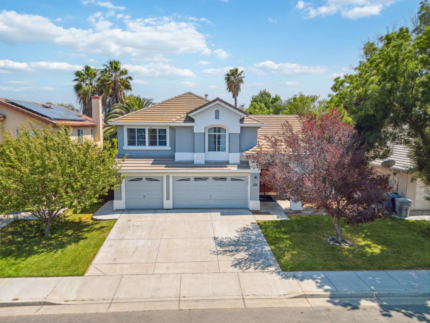 Detail Gallery Image 3 of 41 For 1009 Garden St, Los Banos,  CA 93635 - 4 Beds | 3 Baths