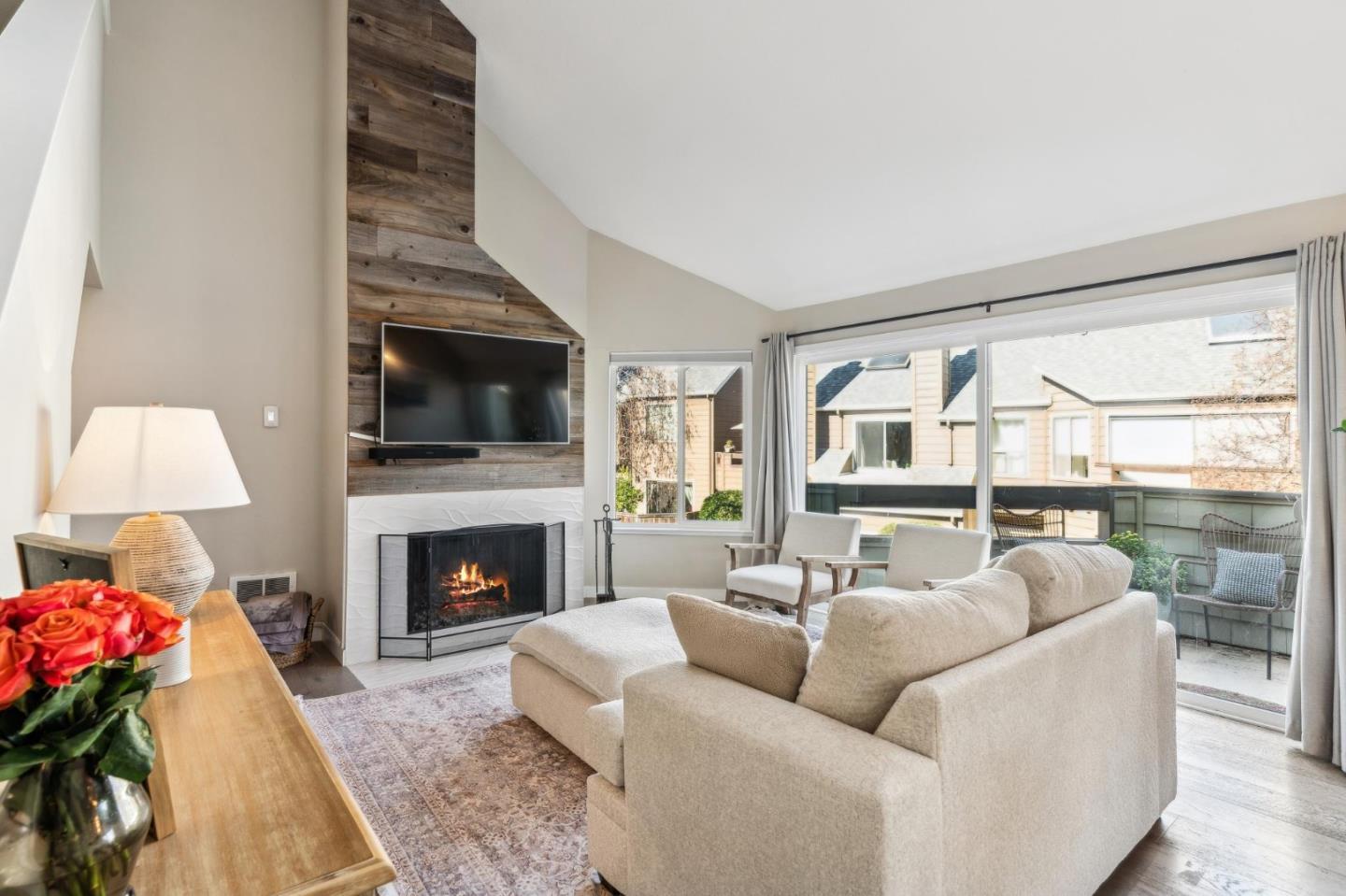 Detail Gallery Image 3 of 40 For 824 Wharfside Rd, San Mateo,  CA 94404 - 1 Beds | 1/1 Baths