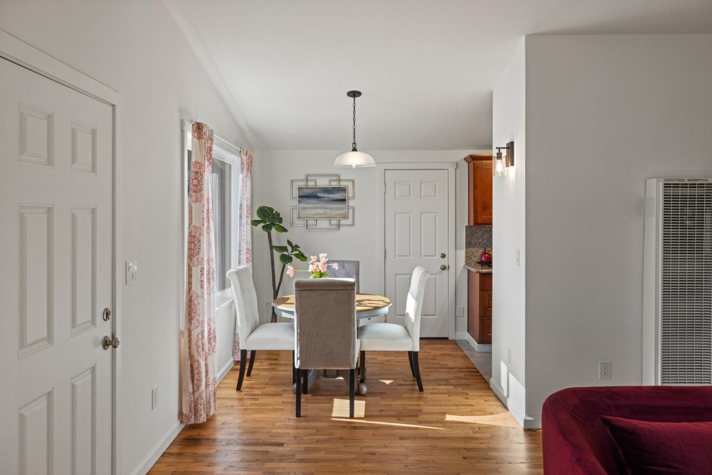 Detail Gallery Image 13 of 47 For 134 3rd St, Pacific Grove,  CA 93950 - 2 Beds | 1 Baths