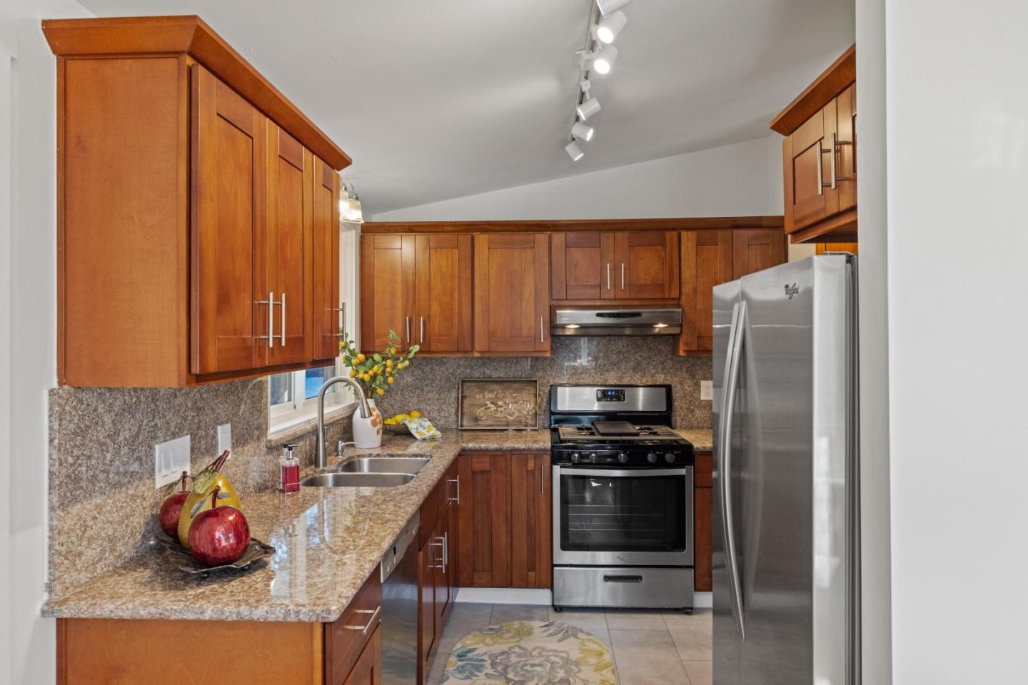 Detail Gallery Image 16 of 47 For 134 3rd St, Pacific Grove,  CA 93950 - 2 Beds | 1 Baths