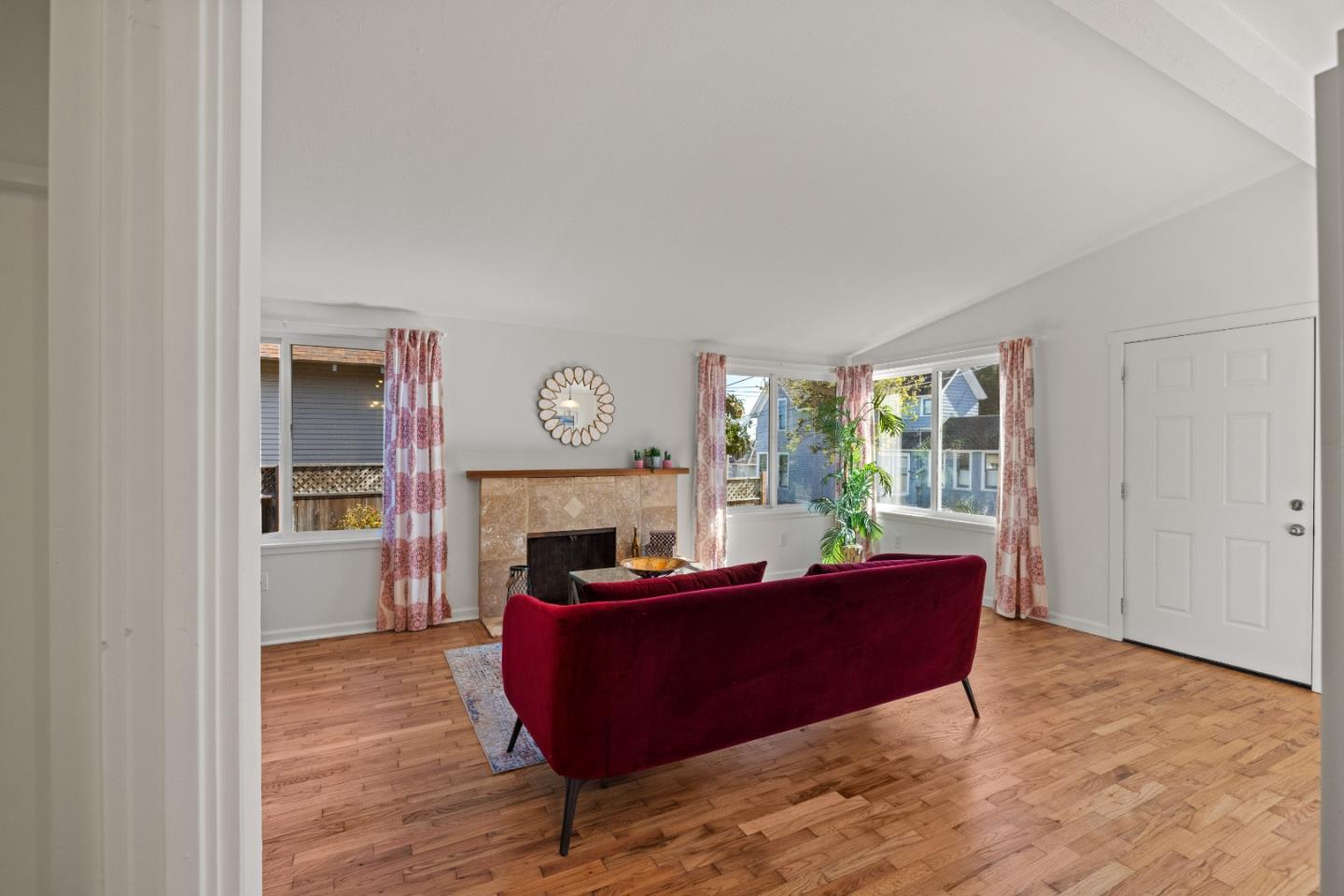 Detail Gallery Image 7 of 47 For 134 3rd St, Pacific Grove,  CA 93950 - 2 Beds | 1 Baths