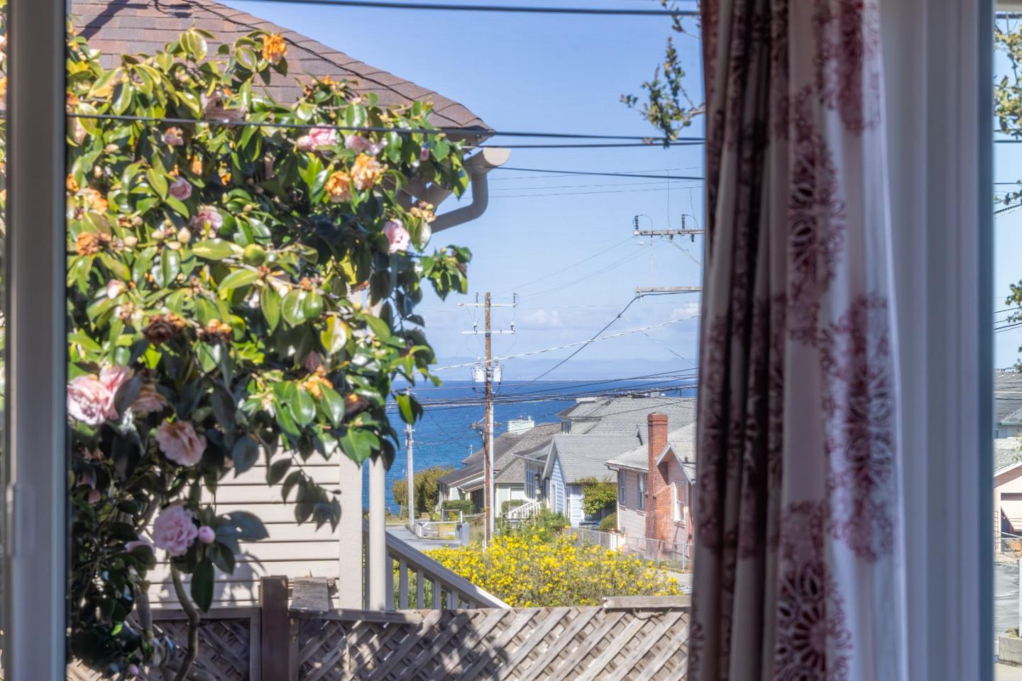 Detail Gallery Image 8 of 47 For 134 3rd St, Pacific Grove,  CA 93950 - 2 Beds | 1 Baths