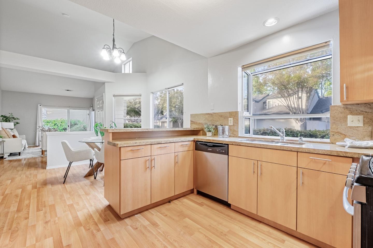 Detail Gallery Image 12 of 36 For 1562 Fairway Green Cir, San Jose,  CA 95131 - 2 Beds | 2 Baths