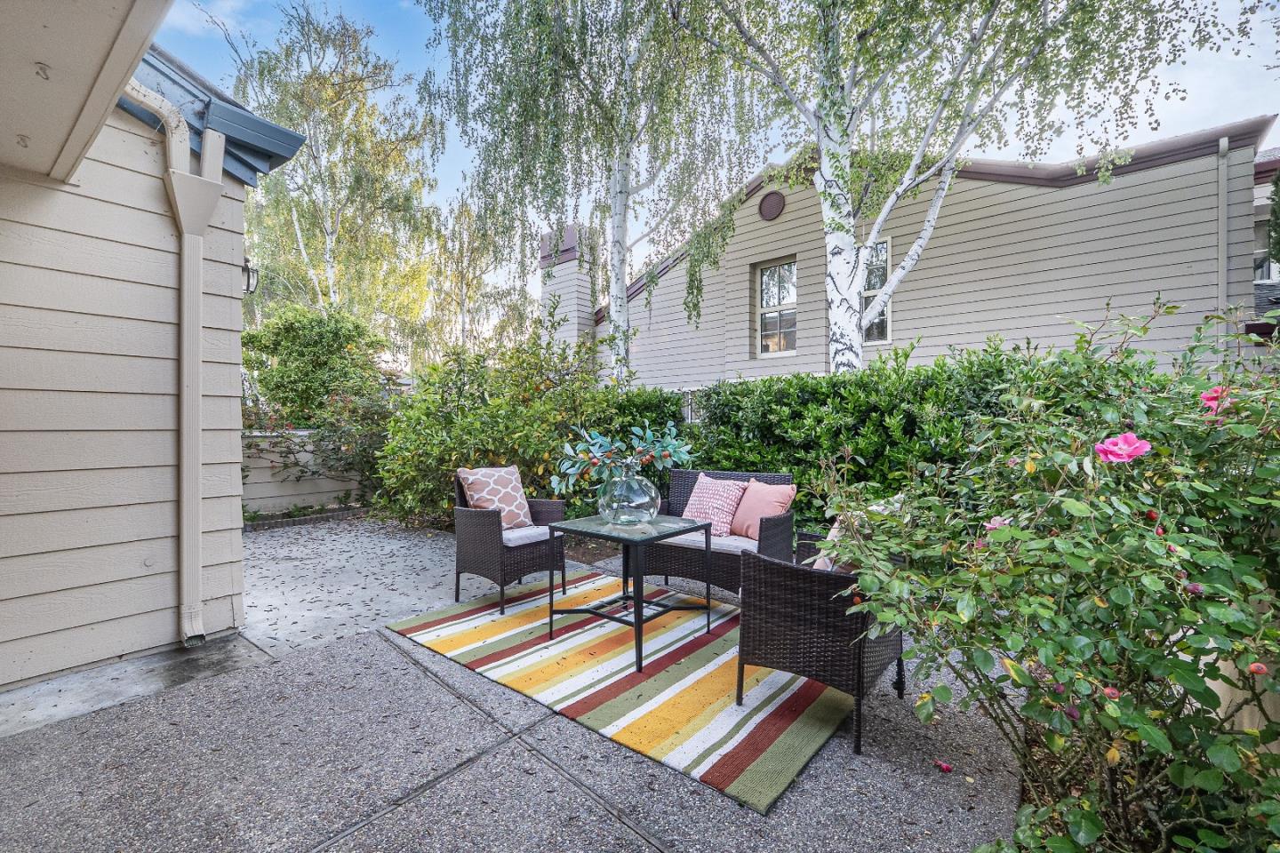 Detail Gallery Image 2 of 36 For 1562 Fairway Green Cir, San Jose,  CA 95131 - 2 Beds | 2 Baths
