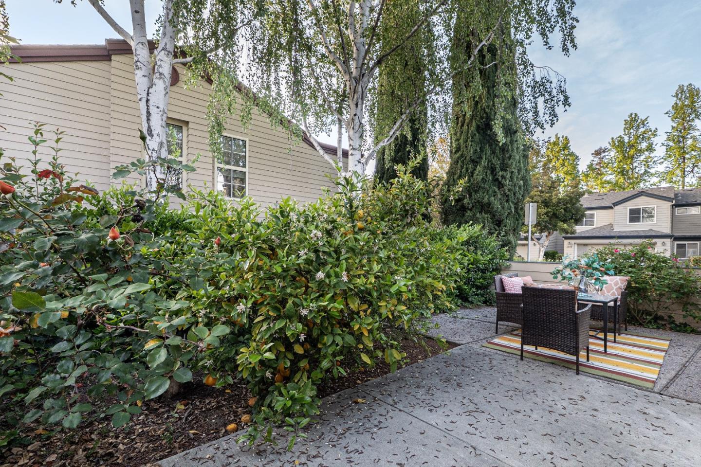 Detail Gallery Image 3 of 36 For 1562 Fairway Green Cir, San Jose,  CA 95131 - 2 Beds | 2 Baths