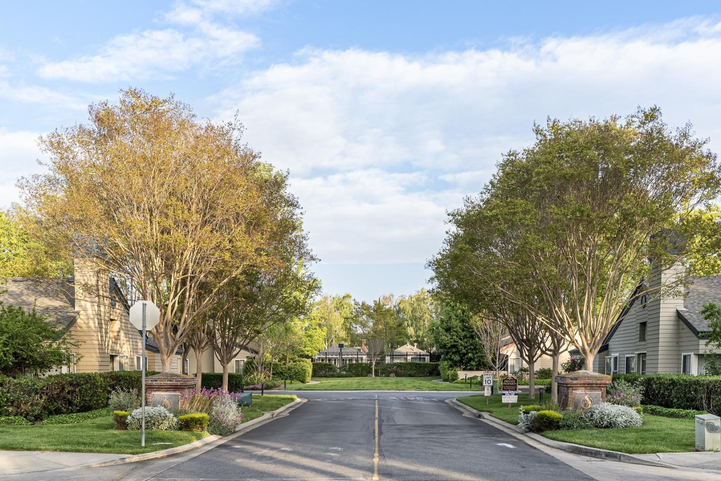 Detail Gallery Image 33 of 36 For 1562 Fairway Green Cir, San Jose,  CA 95131 - 2 Beds | 2 Baths