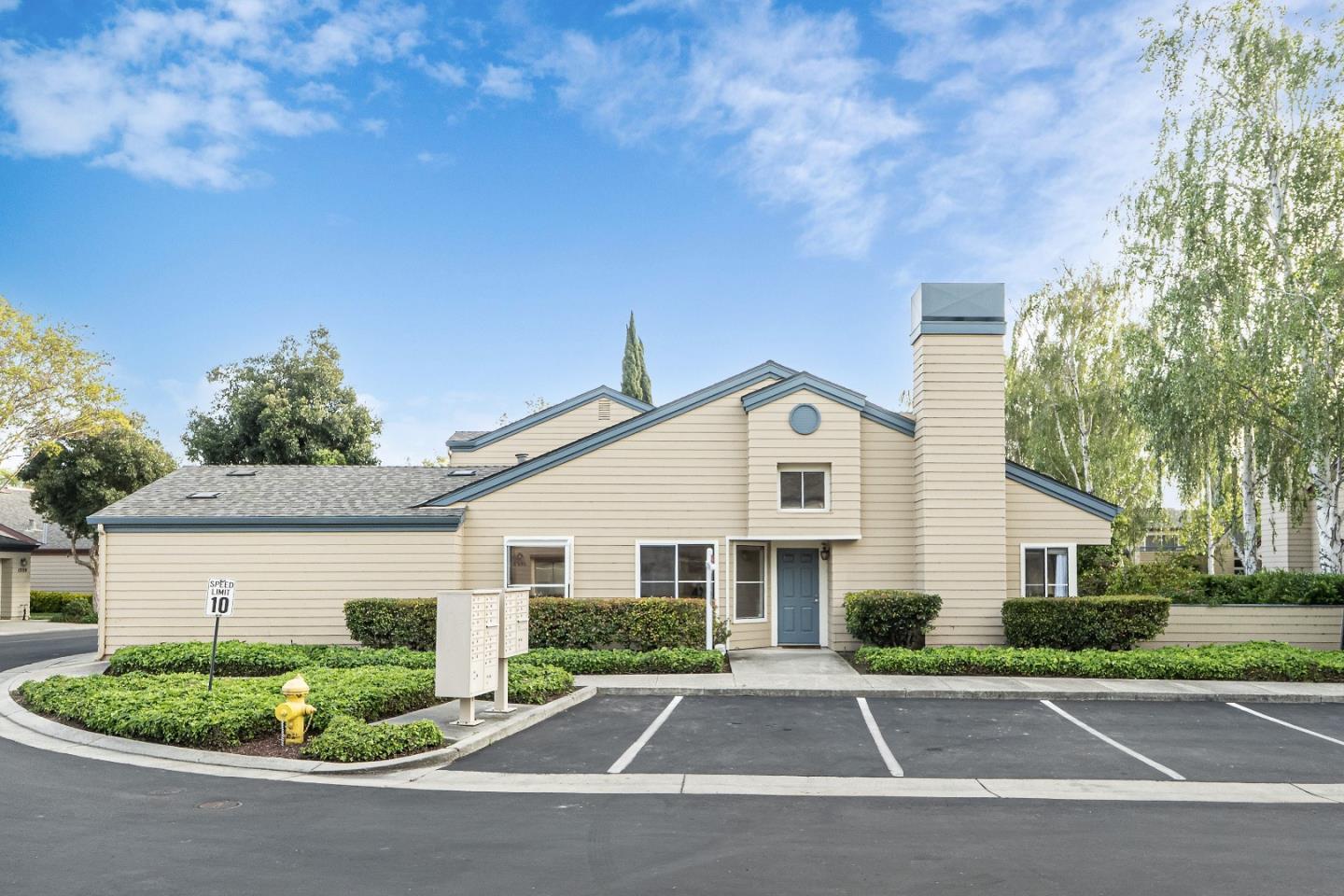 Detail Gallery Image 34 of 36 For 1562 Fairway Green Cir, San Jose,  CA 95131 - 2 Beds | 2 Baths