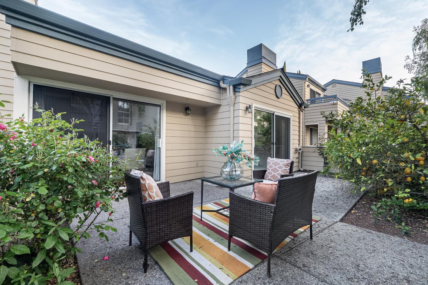 Detail Gallery Image 4 of 36 For 1562 Fairway Green Cir, San Jose,  CA 95131 - 2 Beds | 2 Baths