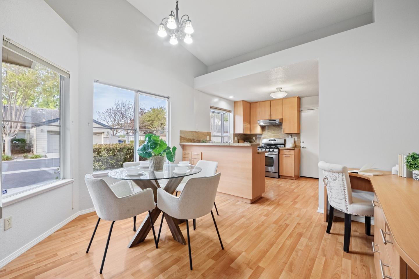 Detail Gallery Image 6 of 36 For 1562 Fairway Green Cir, San Jose,  CA 95131 - 2 Beds | 2 Baths