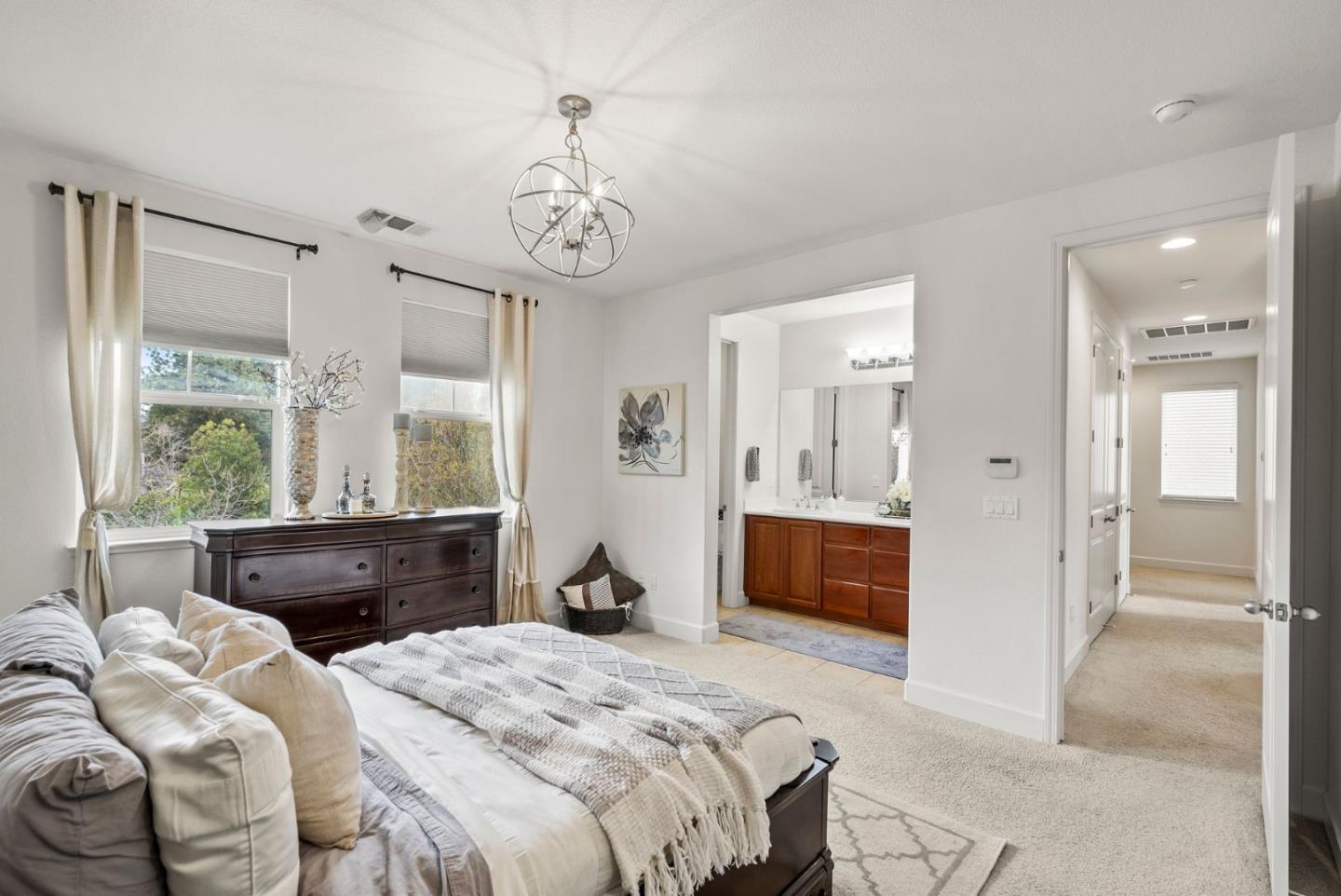 Detail Gallery Image 21 of 39 For 462 E Main Ave, Morgan Hill,  CA 95037 - 4 Beds | 2/1 Baths