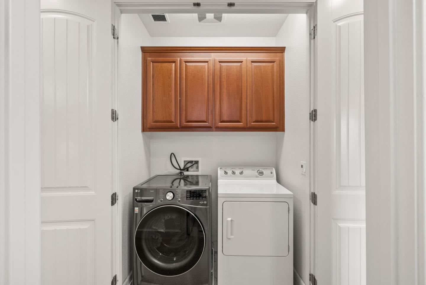 Detail Gallery Image 25 of 39 For 462 E Main Ave, Morgan Hill,  CA 95037 - 4 Beds | 2/1 Baths