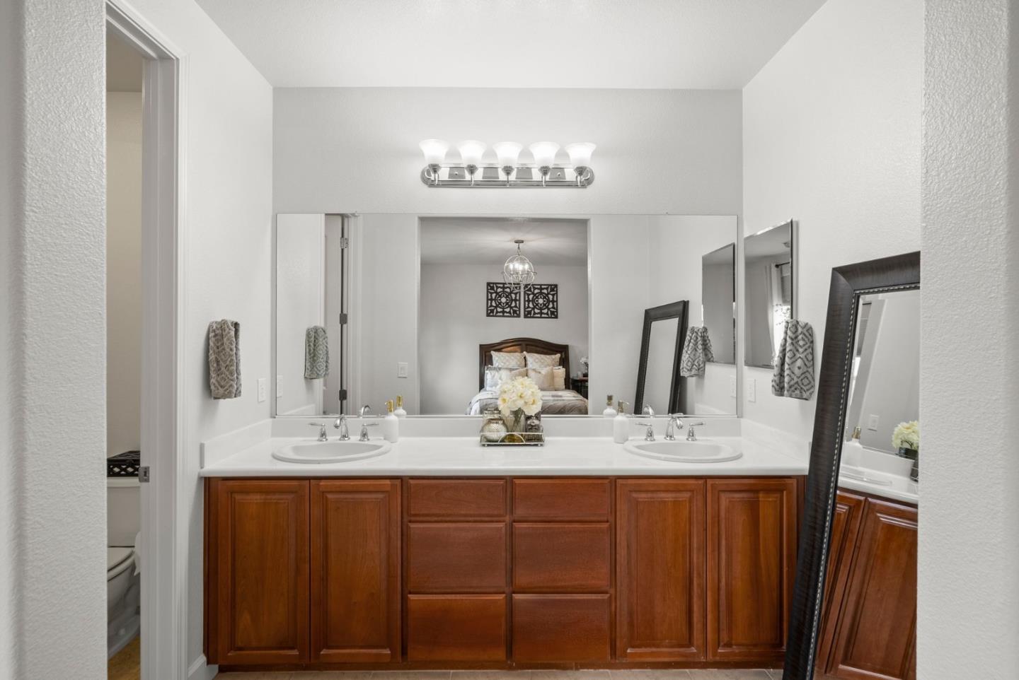 Detail Gallery Image 26 of 39 For 462 E Main Ave, Morgan Hill,  CA 95037 - 4 Beds | 2/1 Baths