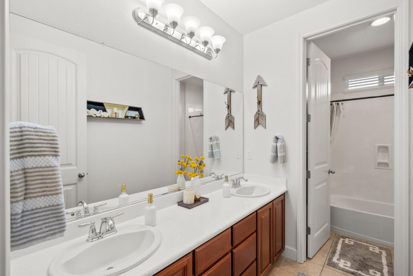 Detail Gallery Image 28 of 39 For 462 E Main Ave, Morgan Hill,  CA 95037 - 4 Beds | 2/1 Baths