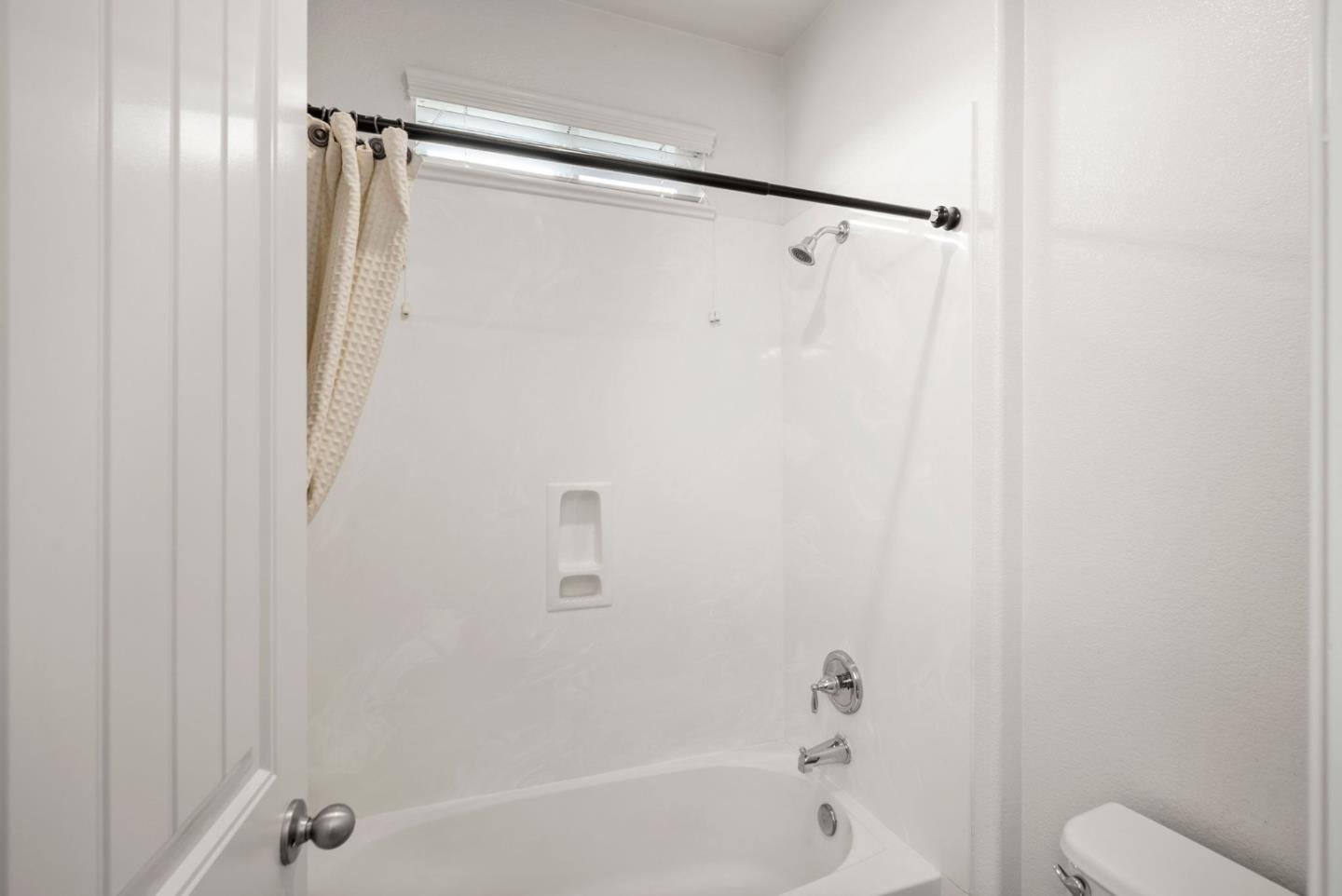 Detail Gallery Image 29 of 39 For 462 E Main Ave, Morgan Hill,  CA 95037 - 4 Beds | 2/1 Baths
