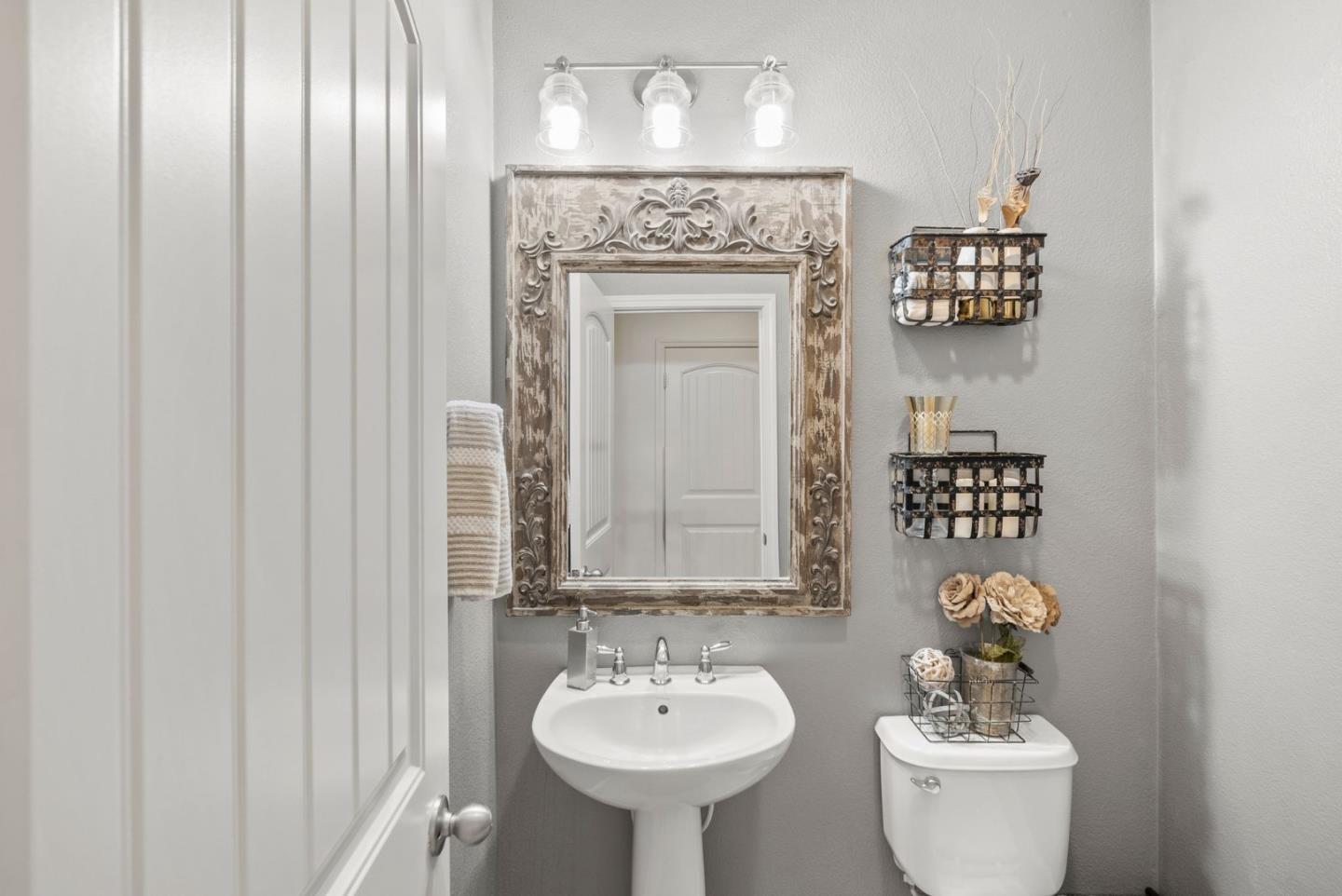 Detail Gallery Image 30 of 39 For 462 E Main Ave, Morgan Hill,  CA 95037 - 4 Beds | 2/1 Baths