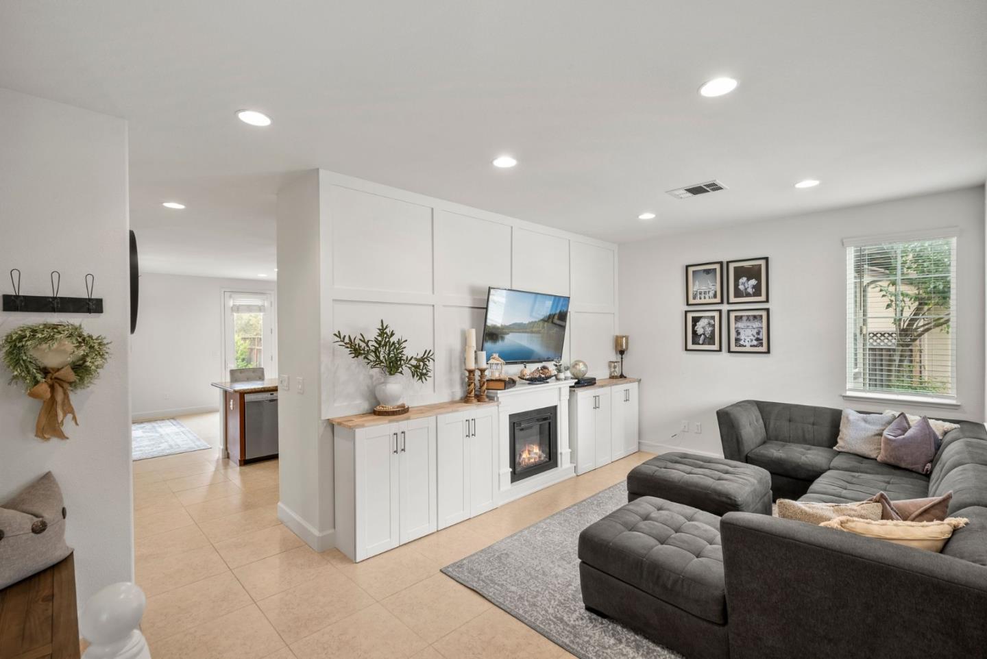 Detail Gallery Image 5 of 39 For 462 E Main Ave, Morgan Hill,  CA 95037 - 4 Beds | 2/1 Baths