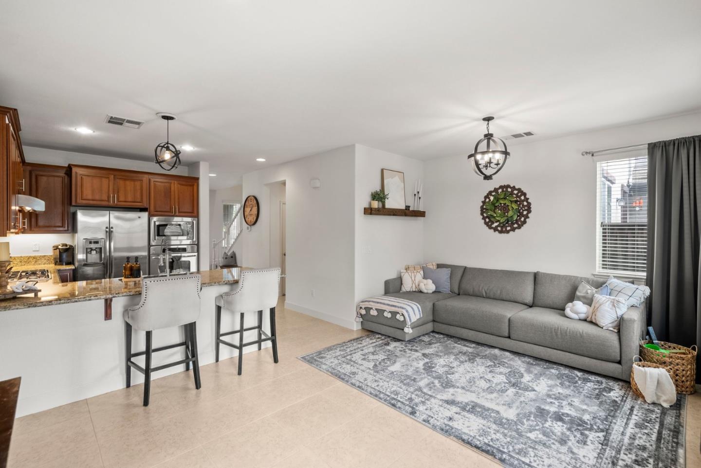 Detail Gallery Image 7 of 39 For 462 E Main Ave, Morgan Hill,  CA 95037 - 4 Beds | 2/1 Baths