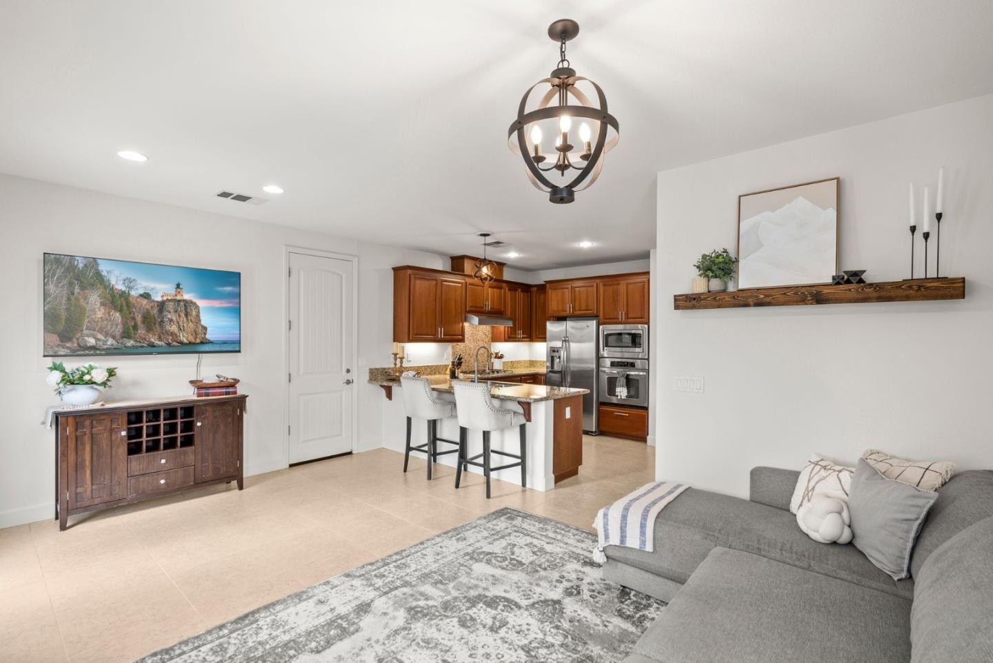 Detail Gallery Image 8 of 39 For 462 E Main Ave, Morgan Hill,  CA 95037 - 4 Beds | 2/1 Baths
