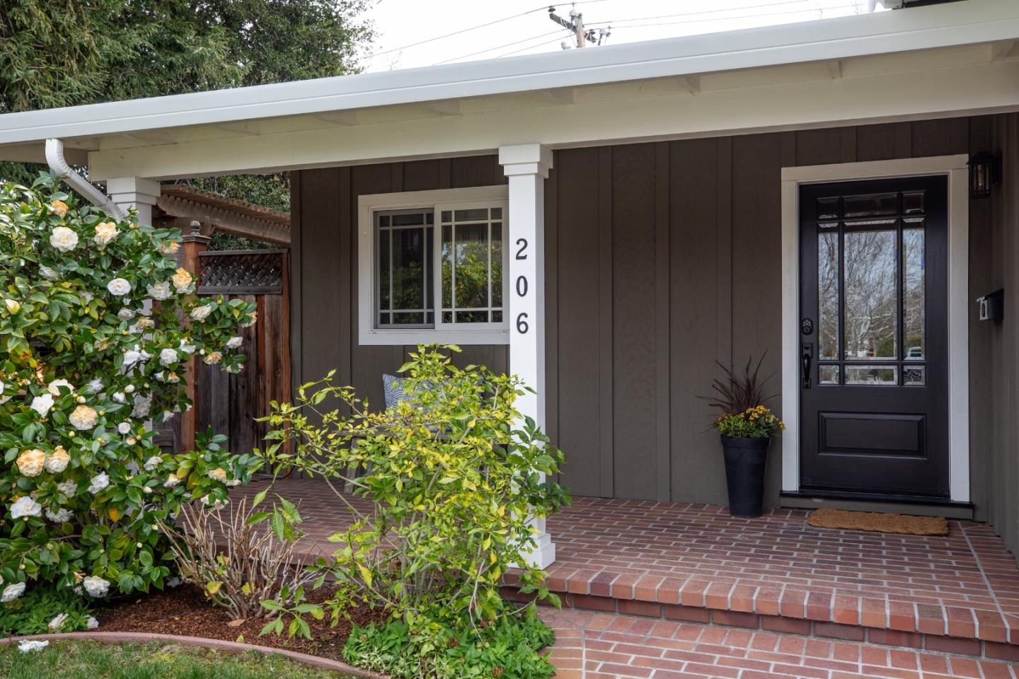 Detail Gallery Image 2 of 34 For 206 Thomas Dr, Los Gatos,  CA 95032 - 3 Beds | 2 Baths