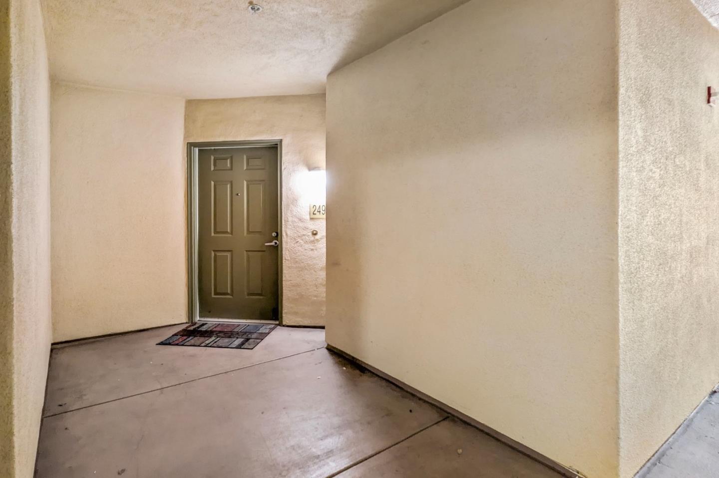Detail Gallery Image 2 of 25 For 1310 Saddle Rack St #249,  San Jose,  CA 95126 - 3 Beds | 2 Baths