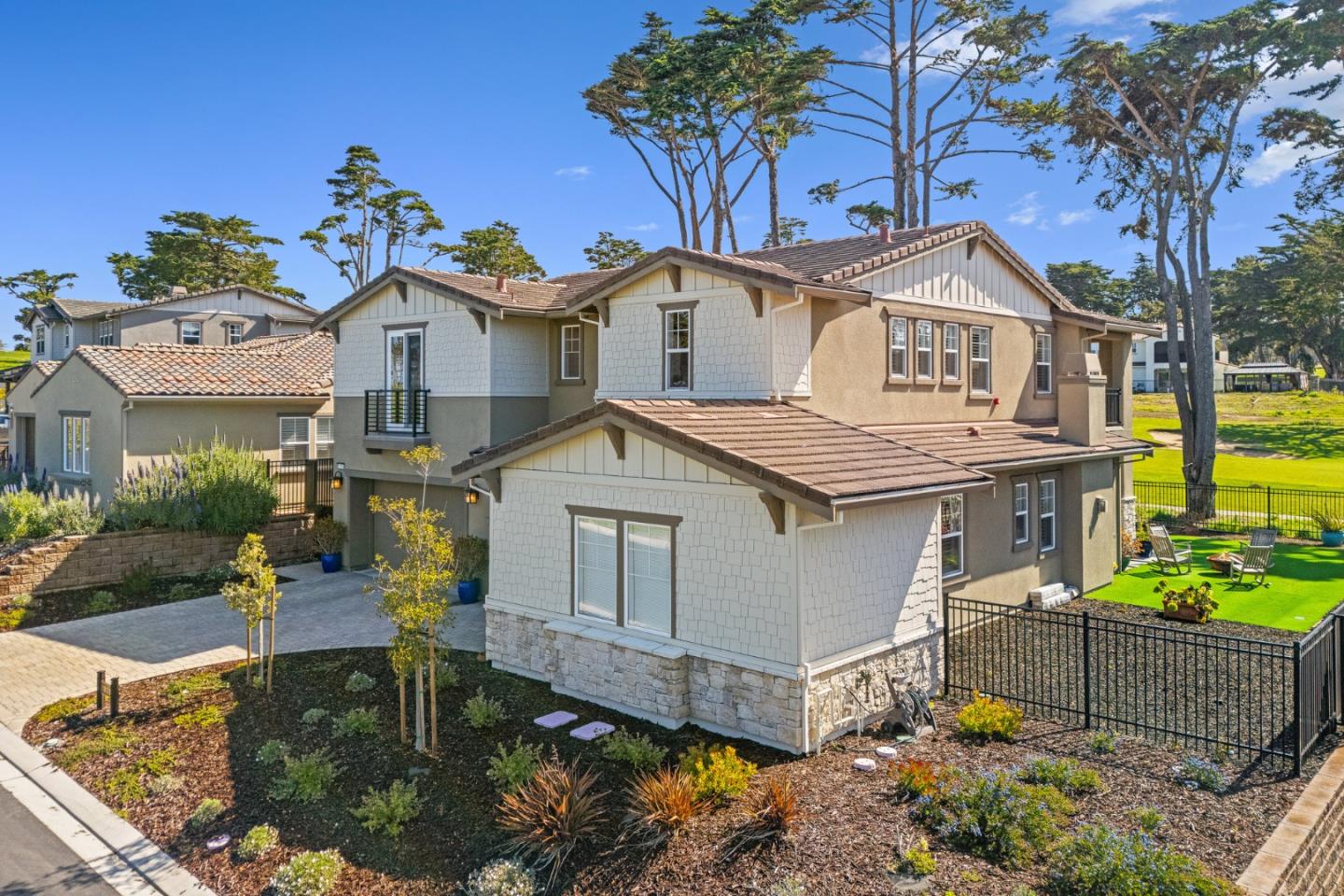 Detail Gallery Image 2 of 33 For 1838 Links Dr, Seaside,  CA 93955 - 4 Beds | 4/1 Baths