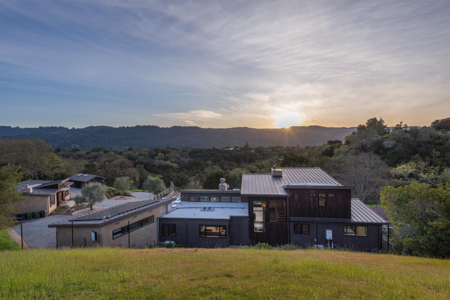 Detail Gallery Image 43 of 44 For 140 Pinon Dr, Portola Valley,  CA 94028 - 3 Beds | 2/1 Baths