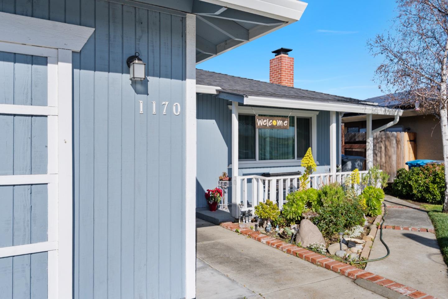 Detail Gallery Image 2 of 27 For 1170 El Toro, Hollister,  CA 95023 - 3 Beds | 3 Baths