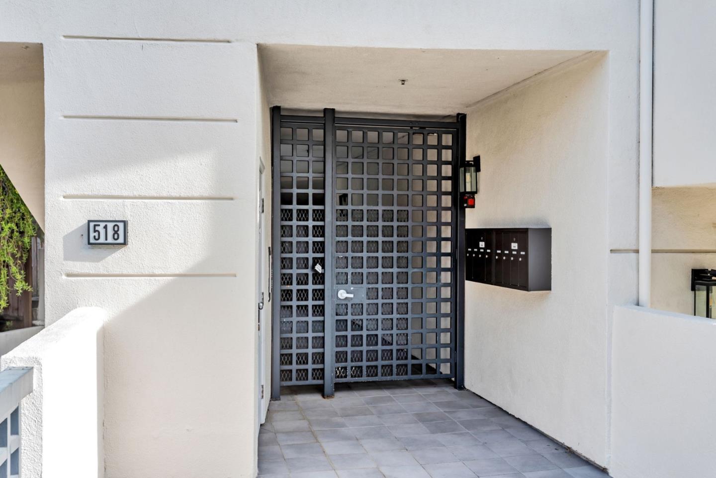 Detail Gallery Image 2 of 41 For 518 Almer Rd #6,  Burlingame,  CA 94010 - 2 Beds | 2 Baths