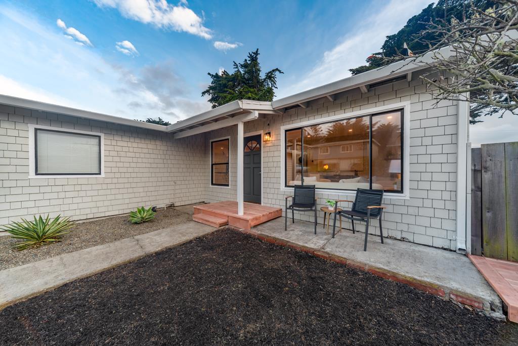 Detail Gallery Image 2 of 31 For 370 Monterey Rd, Pacifica,  CA 94044 - 3 Beds | 2 Baths